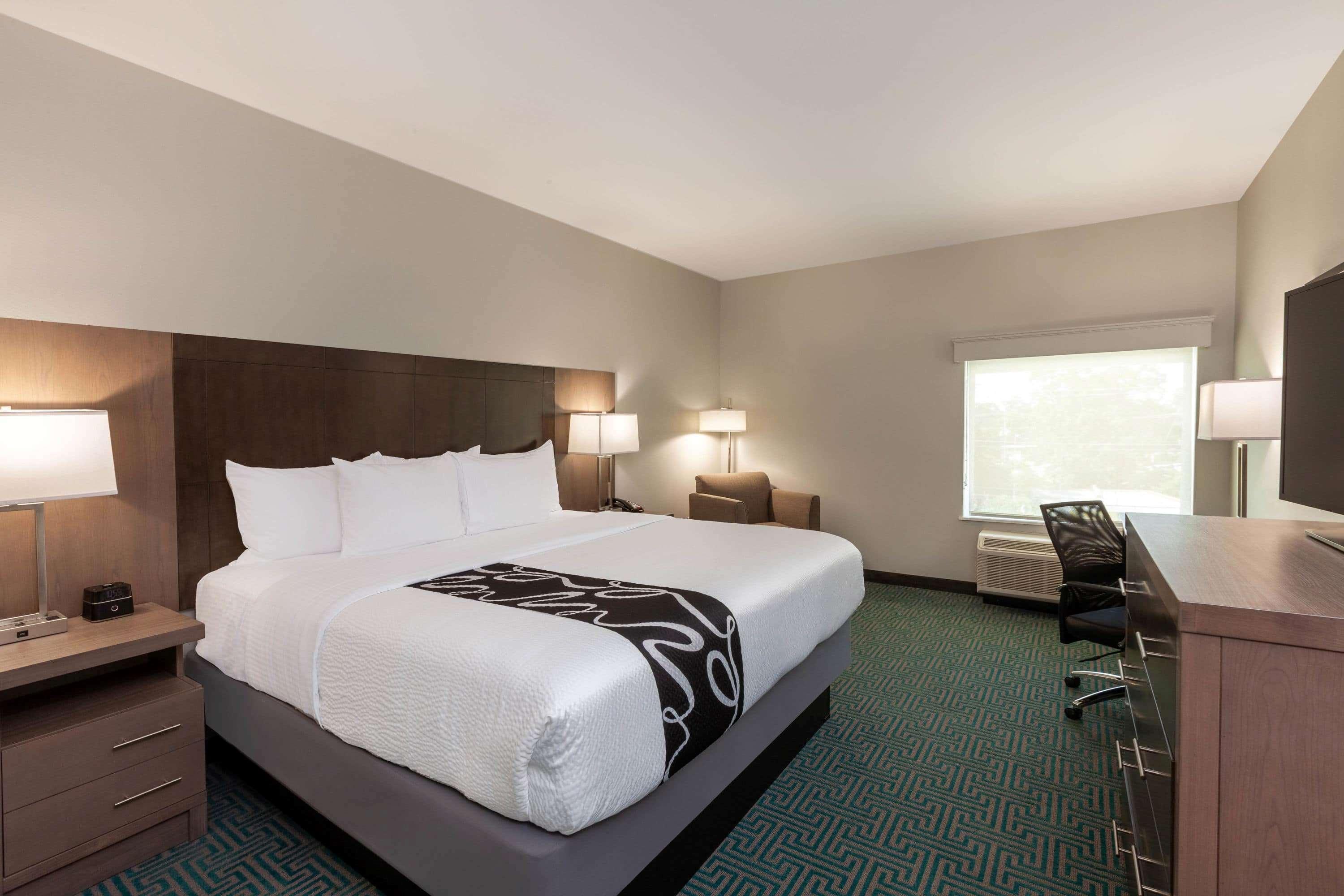 La Quinta & By Wyndham Oil Center Hotel