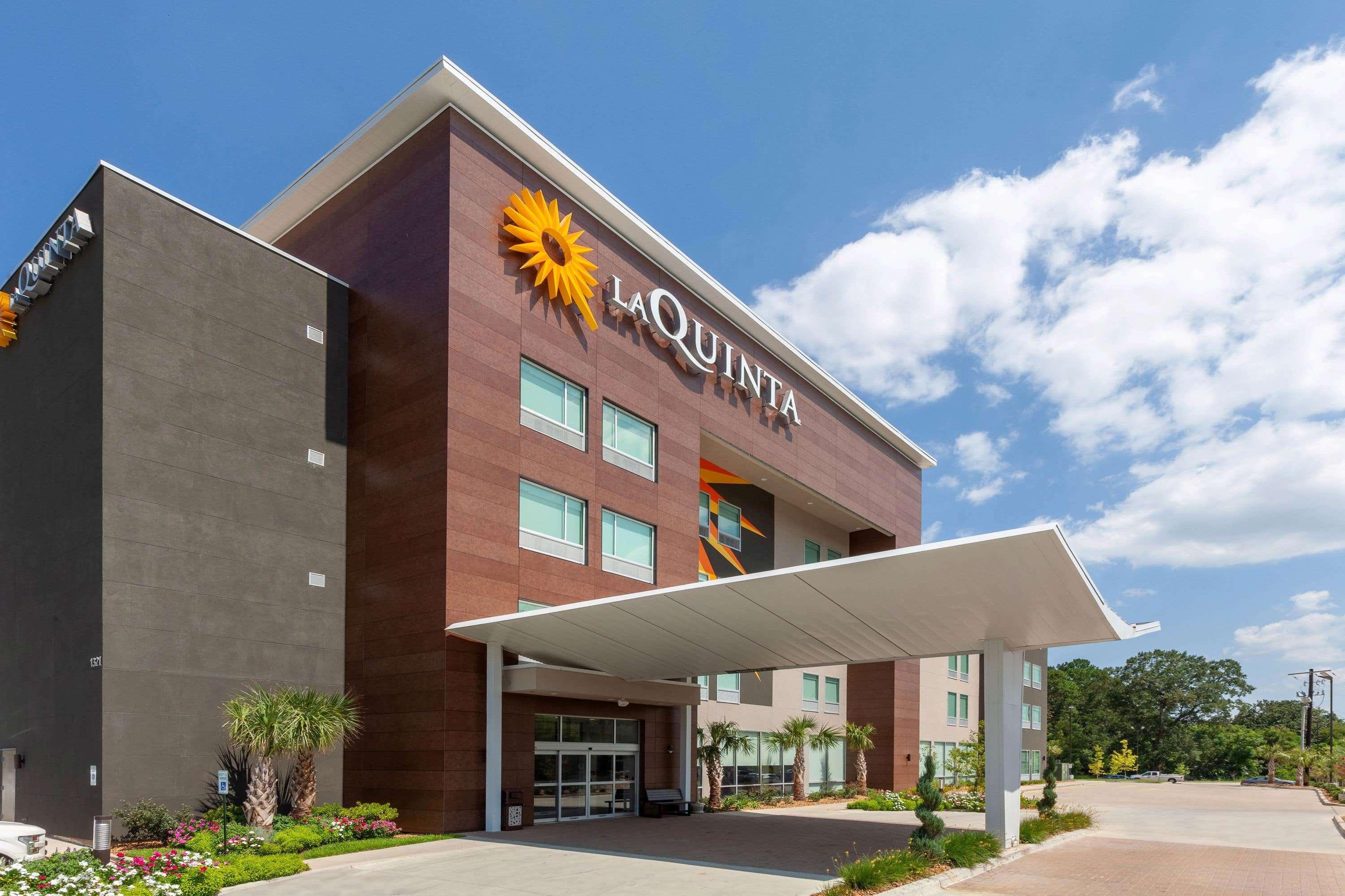 Hotel La Quinta & By Wyndham Oil Center