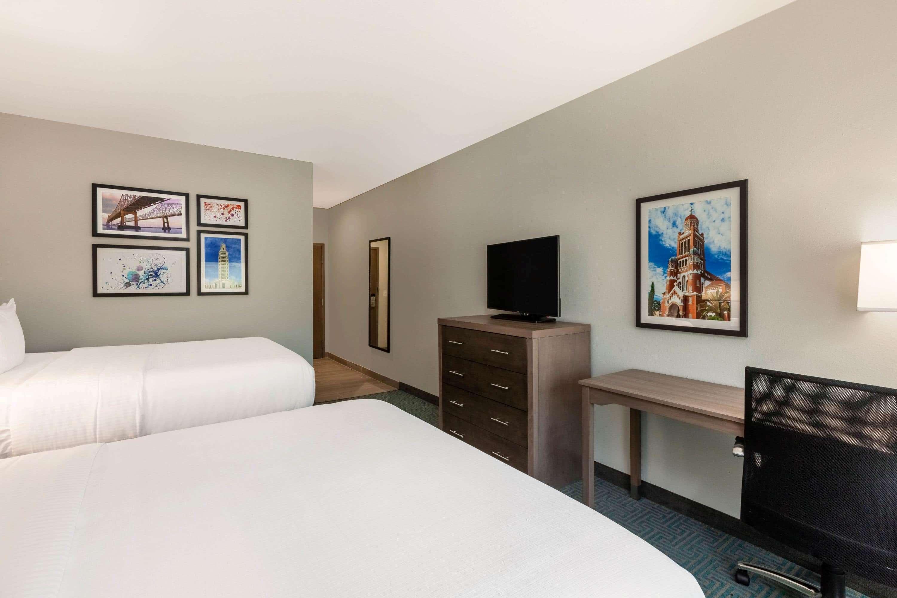 La Quinta & By Wyndham Oil Center Hotel