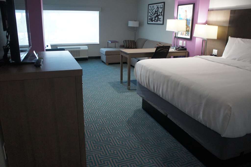 La Quinta & By Wyndham Oil Center Hotel Lafayette